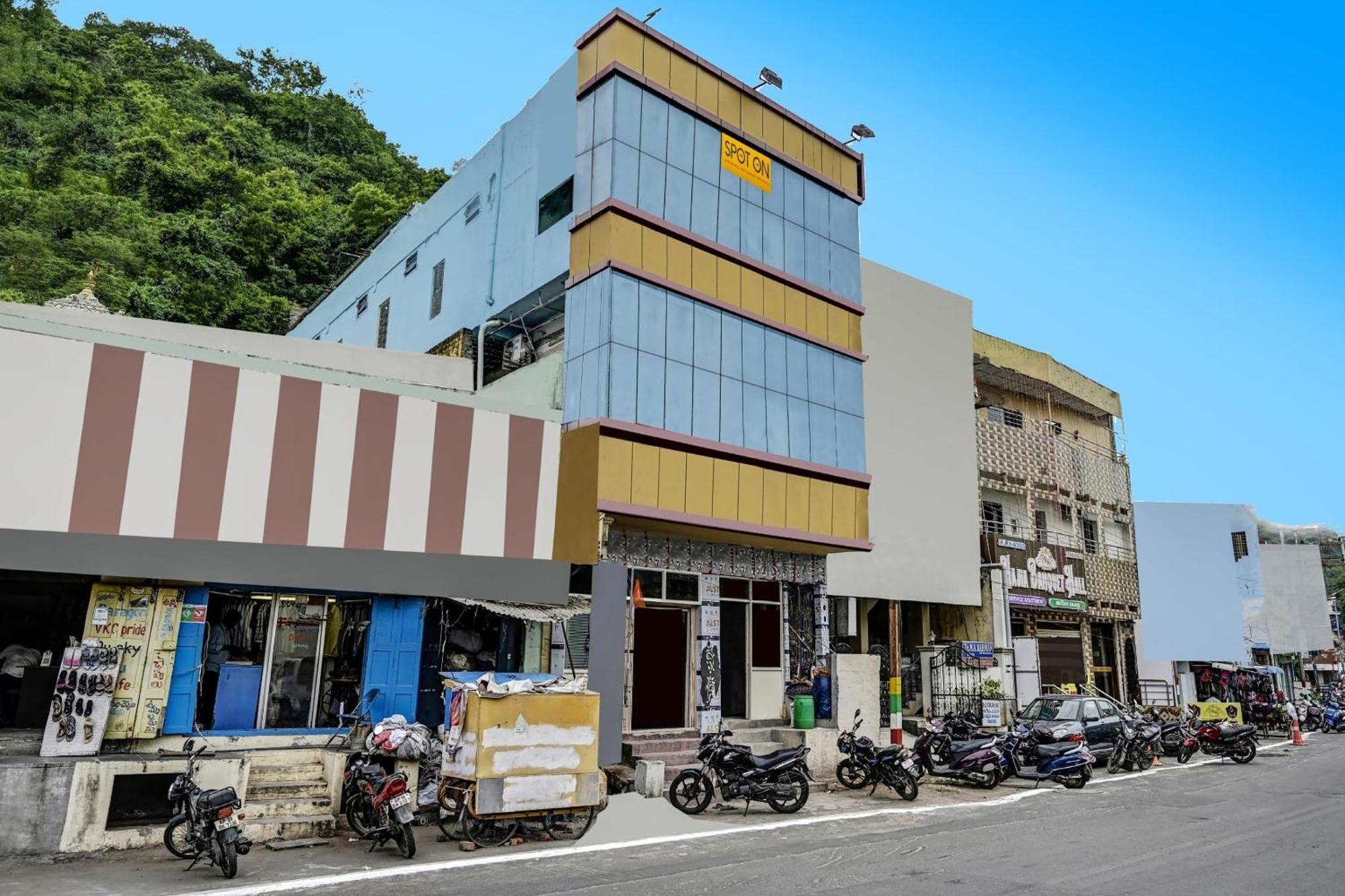 Spot On Svr Grand Hotel Vijayawada Exterior photo
