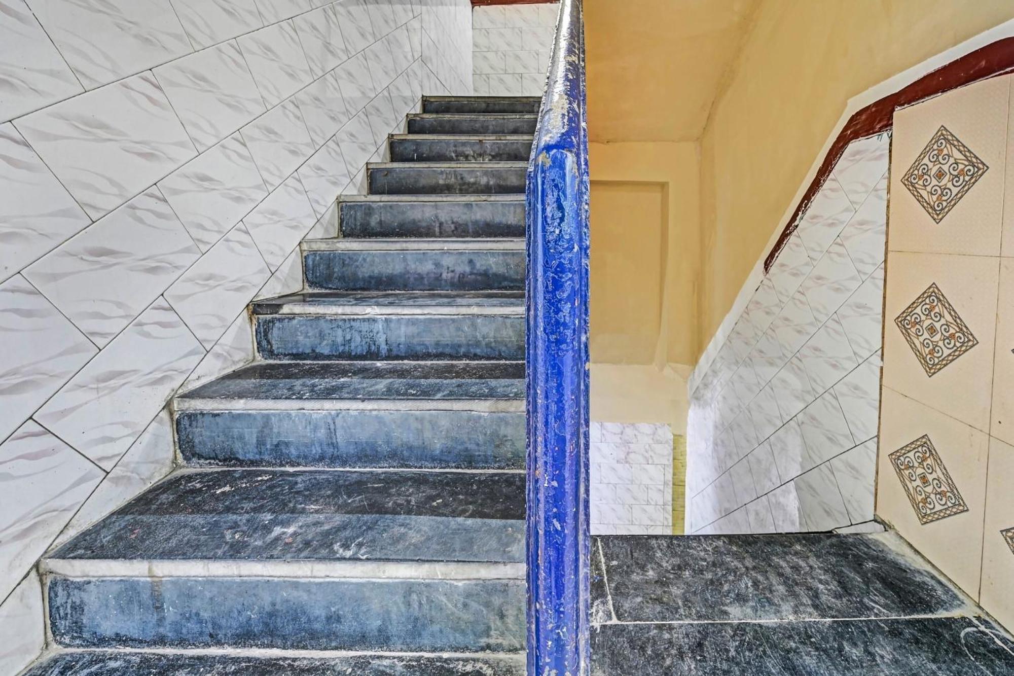 Spot On Svr Grand Hotel Vijayawada Exterior photo