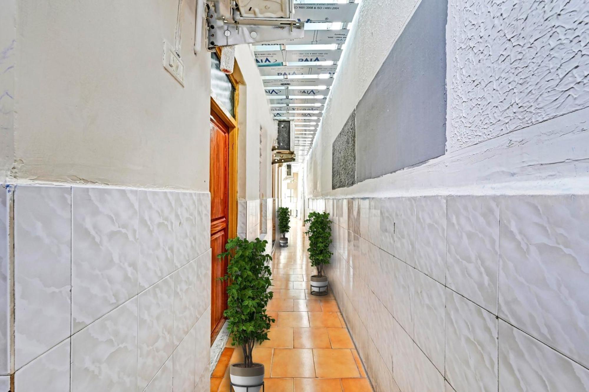 Spot On Svr Grand Hotel Vijayawada Exterior photo