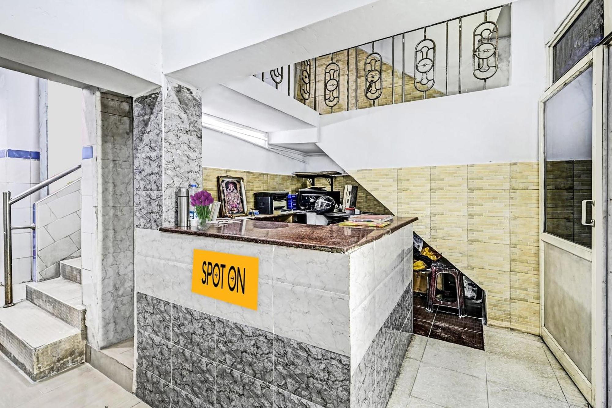 Spot On Svr Grand Hotel Vijayawada Exterior photo